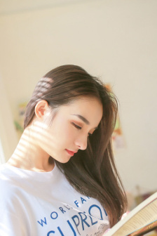 初中小姐姐脚丫踩在男生困困